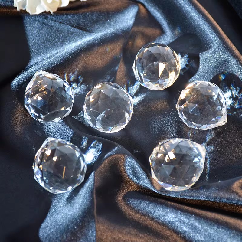 Crystal Ball Prism Sun Catcher - огляд і ціна Crystal Ball Decor